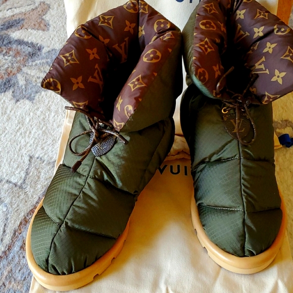 Louis Vuitton Pilloe Boot Green Quilted Water Repellent 9US or 39EU Monogram New - Picture 1 of 16